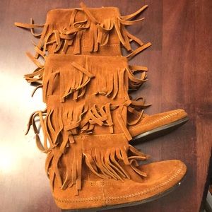 Minnetonka suede fringe boots
